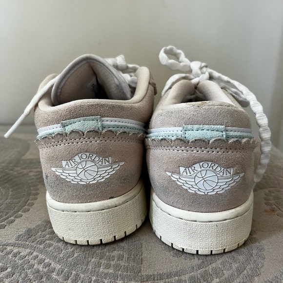 GIRLS Nike Air Jordan 1 Low KIDS - Picture 3 of 6